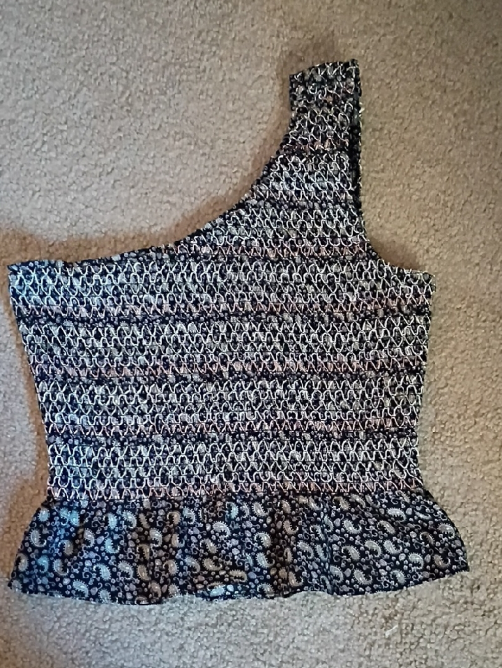 entro Paisley One-Shoulder Peplum Top